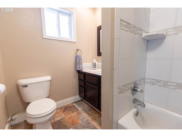 583 CANBERRA Dr, Philomath, OR 97370