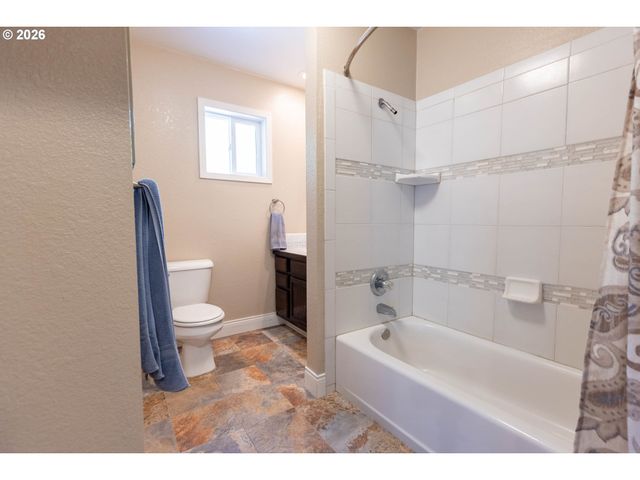 583 CANBERRA Dr, Philomath, OR 97370