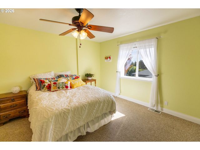 583 CANBERRA Dr, Philomath, OR 97370