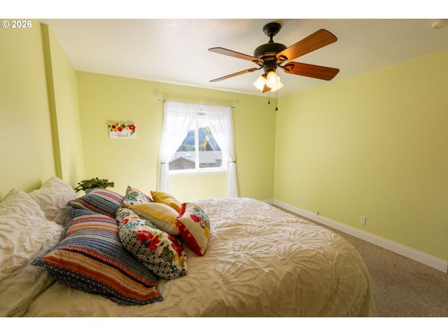 583 CANBERRA Dr, Philomath, OR 97370