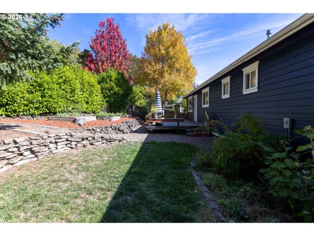 583 CANBERRA Dr, Philomath, OR 97370
