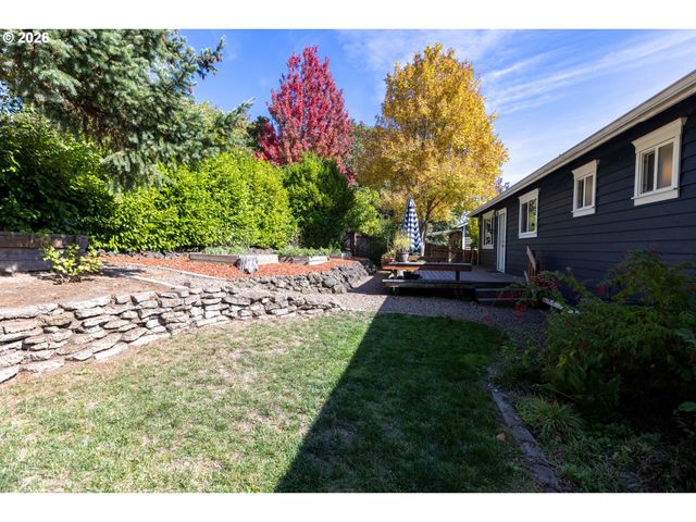583 CANBERRA Dr, Philomath, OR 97370