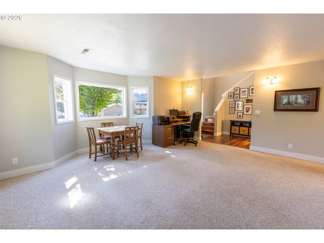 583 CANBERRA Dr, Philomath, OR 97370
