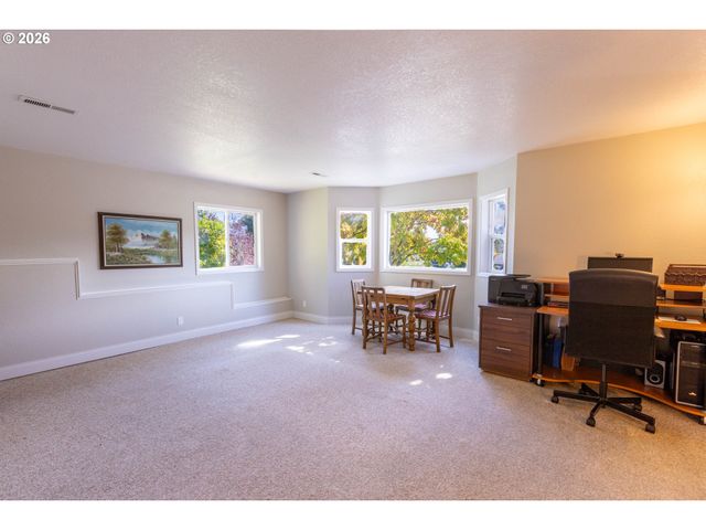 583 CANBERRA Dr, Philomath, OR 97370