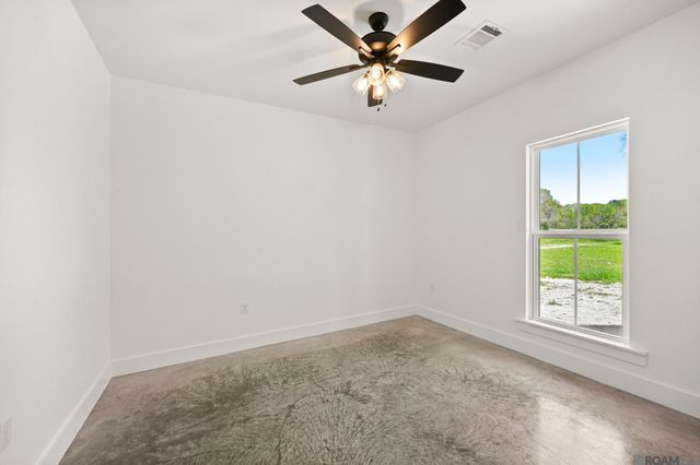 10642 Summerside Dr, Baker, LA 70714