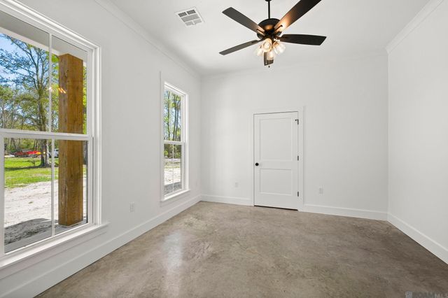 10642 Summerside Dr, Baker, LA 70714