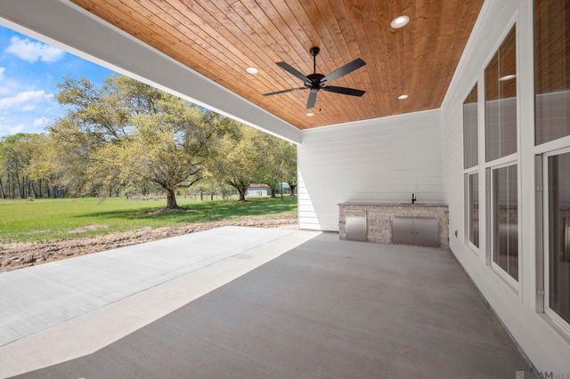 10642 Summerside Dr, Baker, LA 70714