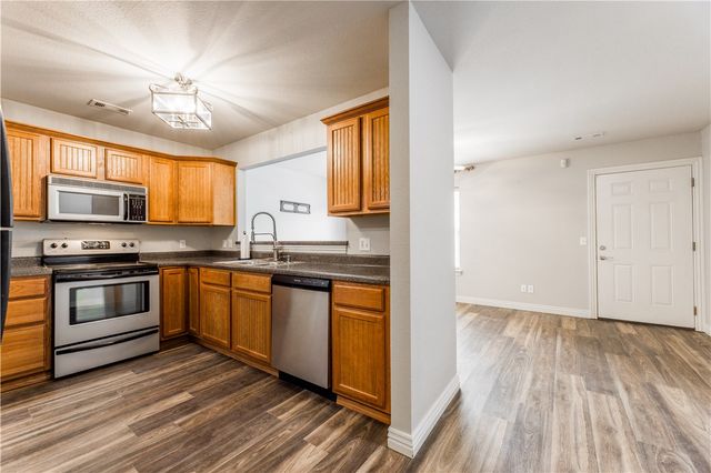 908 S Wood Avenue, Fayetteville, AR 72701