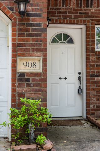 908 S Wood Avenue, Fayetteville, AR 72701