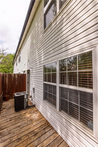 908 S Wood Avenue, Fayetteville, AR 72701