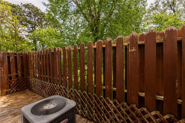908 S Wood Avenue, Fayetteville, AR 72701