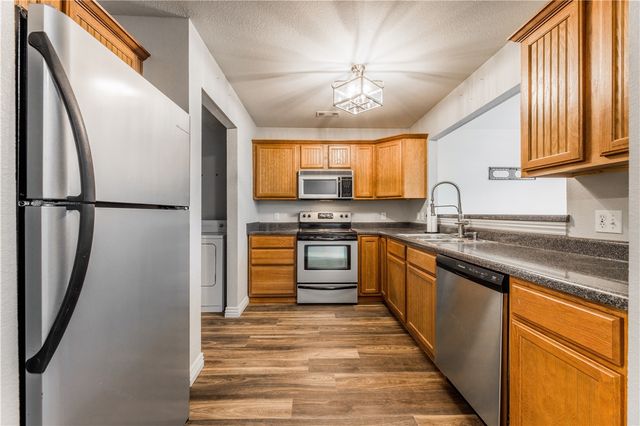 908 S Wood Avenue, Fayetteville, AR 72701