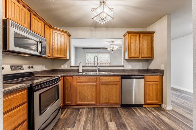 908 S Wood Avenue, Fayetteville, AR 72701