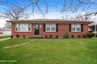 7706 Poinsettia Dr, Louisville, KY 40258