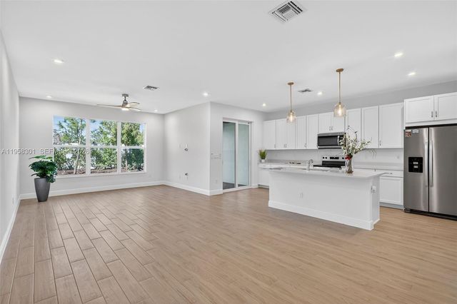 3595 NW Solange Ct, Jensen Beach, FL 34957