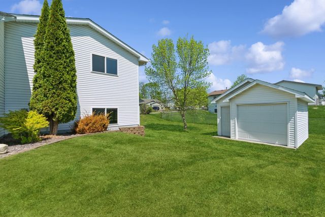 402 13th Avenue NE, Buffalo, MN 55313