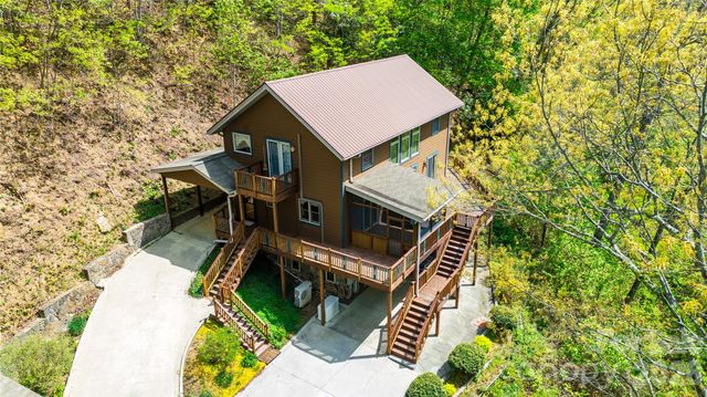 1602 Forest Run Road, Whittier, NC 28789