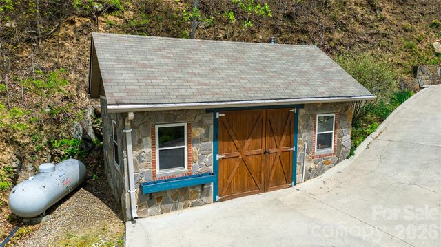 1602 Forest Run Road, Whittier, NC 28789