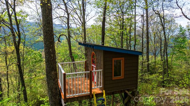 1602 Forest Run Road, Whittier, NC 28789