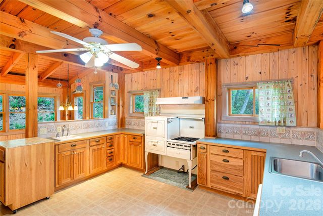 1602 Forest Run Road, Whittier, NC 28789