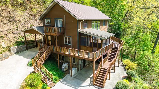 1602 Forest Run Road, Whittier, NC 28789