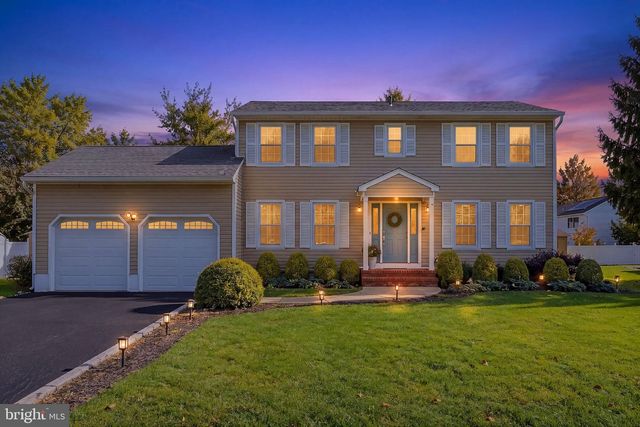 78 HENDERSON RD, Kendall Park, NJ 08824