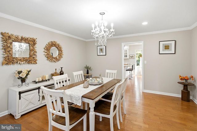 78 HENDERSON RD, Kendall Park, NJ 08824