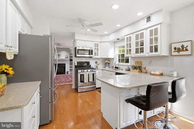 78 HENDERSON RD, Kendall Park, NJ 08824
