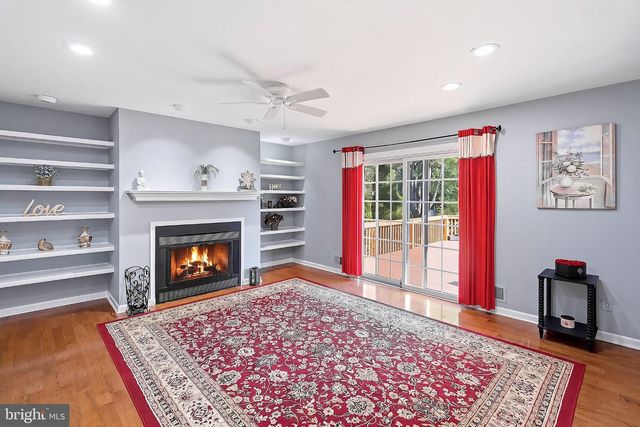 78 HENDERSON RD, Kendall Park, NJ 08824
