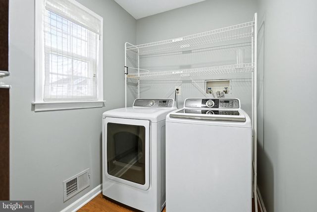 78 HENDERSON RD, Kendall Park, NJ 08824