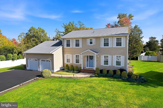 78 HENDERSON RD, Kendall Park, NJ 08824