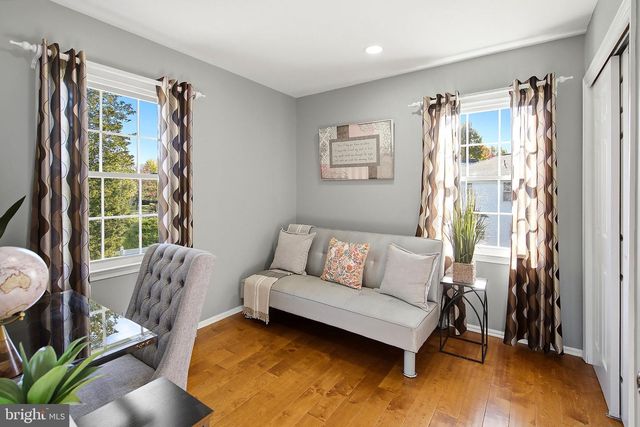 78 HENDERSON RD, Kendall Park, NJ 08824