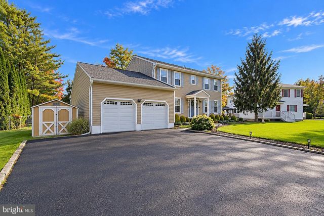 78 HENDERSON RD, Kendall Park, NJ 08824