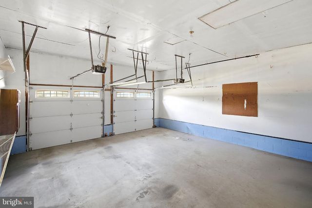 78 HENDERSON RD, Kendall Park, NJ 08824