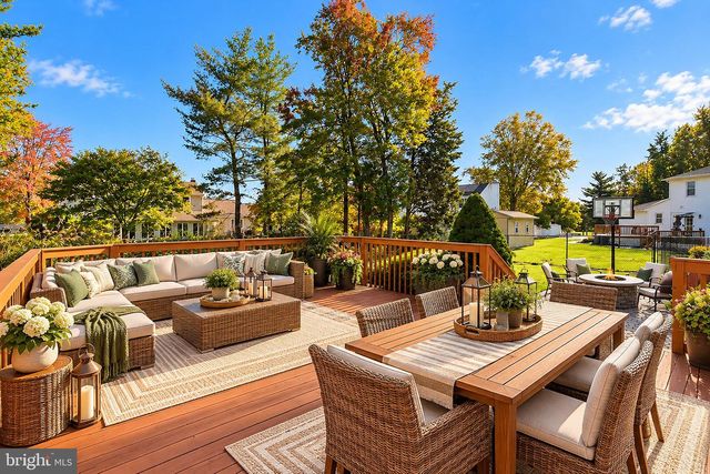 78 HENDERSON RD, Kendall Park, NJ 08824
