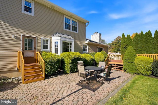 78 HENDERSON RD, Kendall Park, NJ 08824