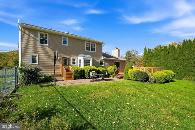 78 HENDERSON RD, Kendall Park, NJ 08824