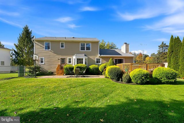 78 HENDERSON RD, Kendall Park, NJ 08824