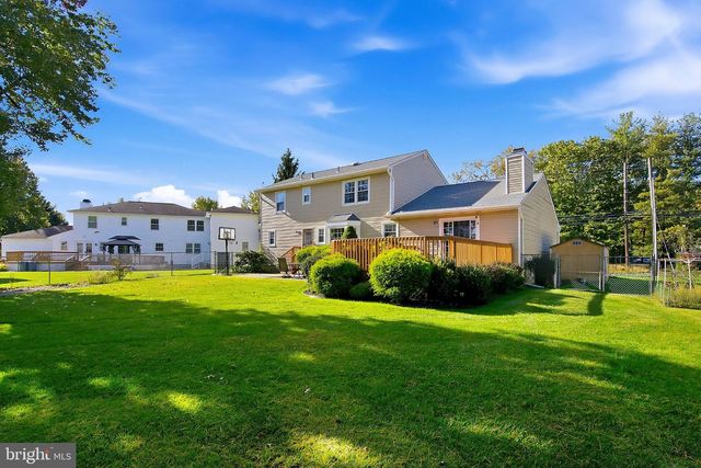 78 HENDERSON RD, Kendall Park, NJ 08824