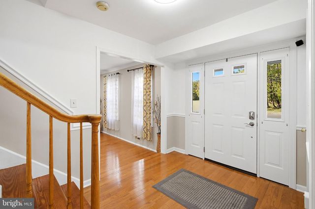 78 HENDERSON RD, Kendall Park, NJ 08824