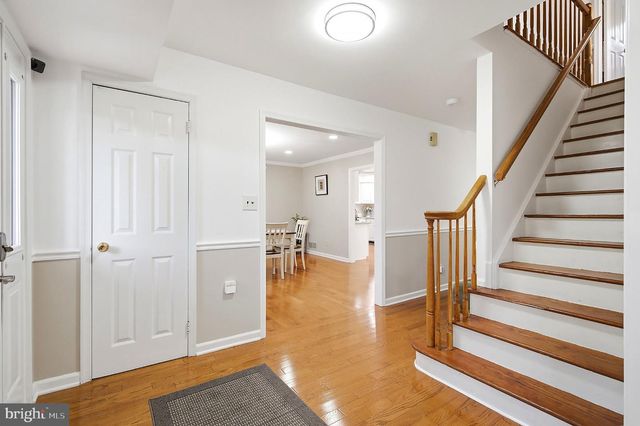 78 HENDERSON RD, Kendall Park, NJ 08824