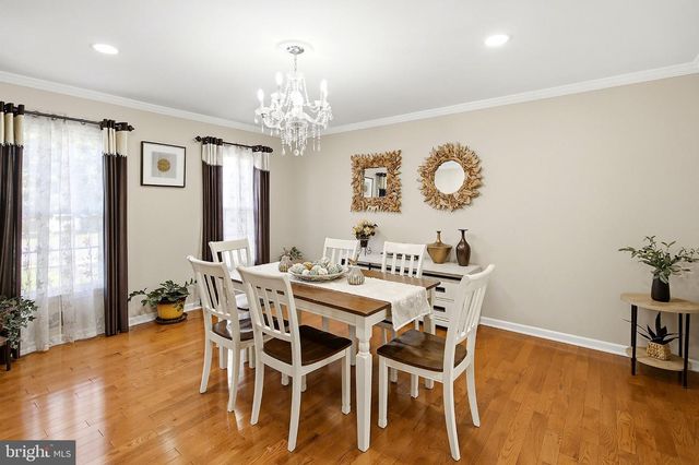 78 HENDERSON RD, Kendall Park, NJ 08824
