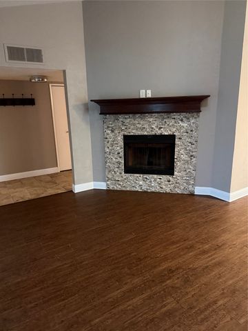 306 Timberleaf Drive, Grand Prairie, TX 75052
