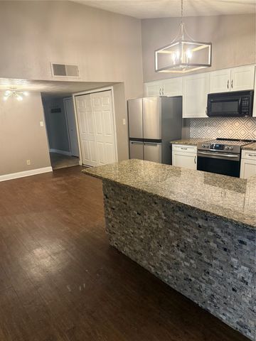 306 Timberleaf Drive, Grand Prairie, TX 75052