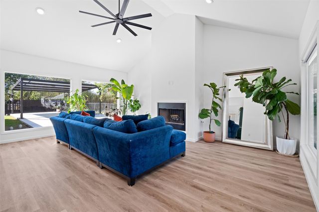 503 W Martin Luther King Jr BLVD, Taylor, TX 76574