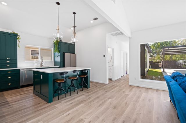 503 W Martin Luther King Jr BLVD, Taylor, TX 76574