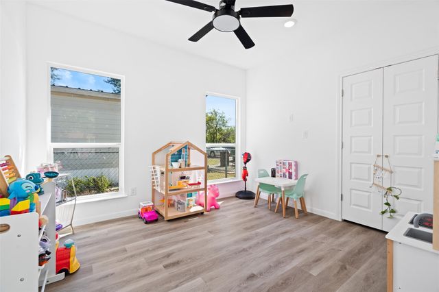 503 W Martin Luther King Jr BLVD, Taylor, TX 76574