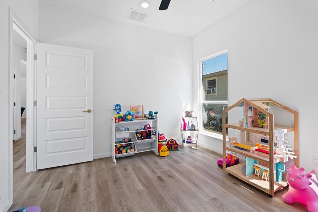 503 W Martin Luther King Jr BLVD, Taylor, TX 76574