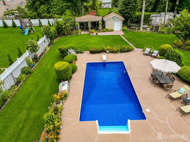 41 Edgewood Avenue, Colonia, NJ 07067
