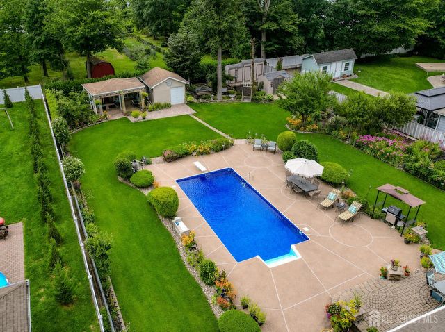 41 Edgewood Avenue, Colonia, NJ 07067